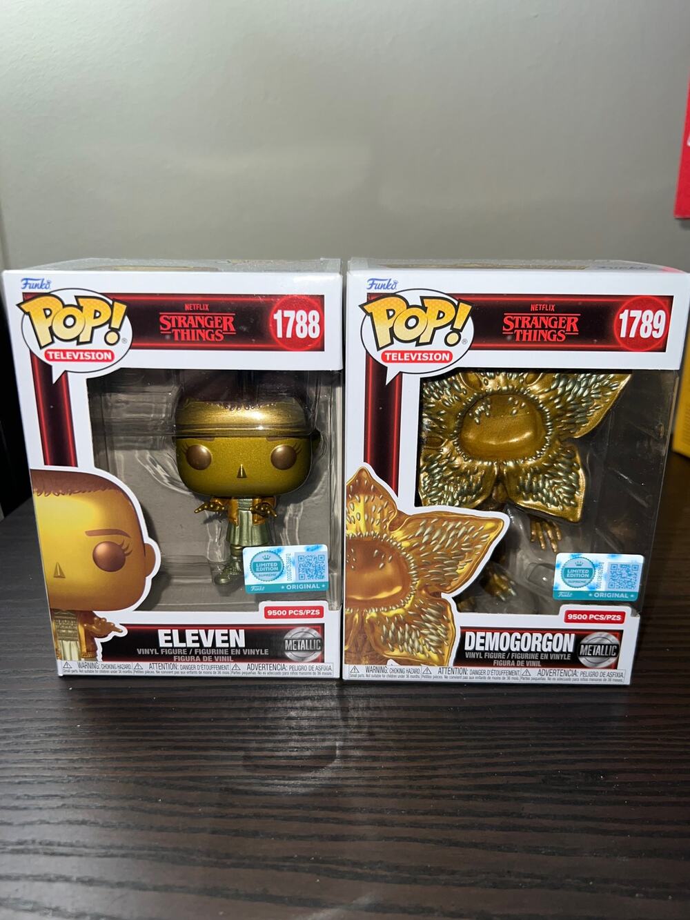 2 LIMITED GOLD METALLIC Stranger Things Funko Pops Eleven #1788 Demogorgon #1789